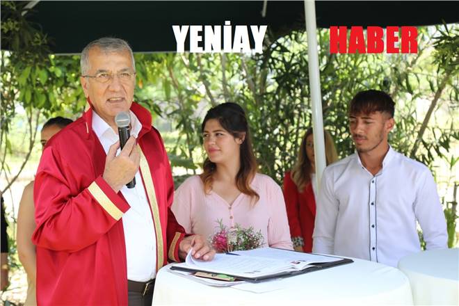 Başkan Tarhan, toplu nikah töreninde 11 çiftin nikahını kıydı