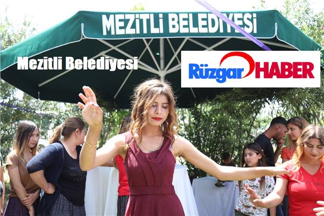 Başkan Tarhan, toplu nikah töreninde 11 çiftin nikahını kıydı